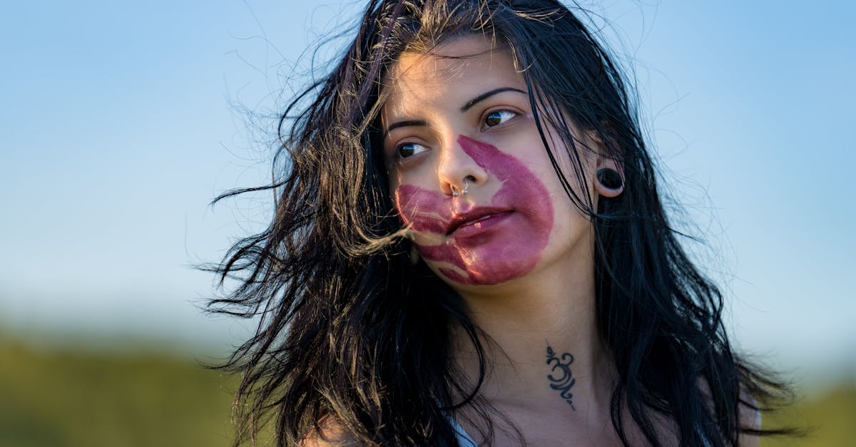 découvrez la signification profonde des tatouages de serpent, symboles de transformation, de guérison et de mystère dans différentes cultures.