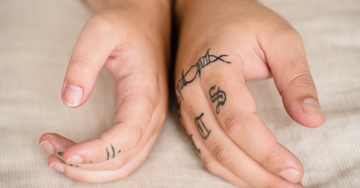 découvrez des designs uniques de tatouages de lettres pour exprimer votre style et votre personnalité avec élégance.